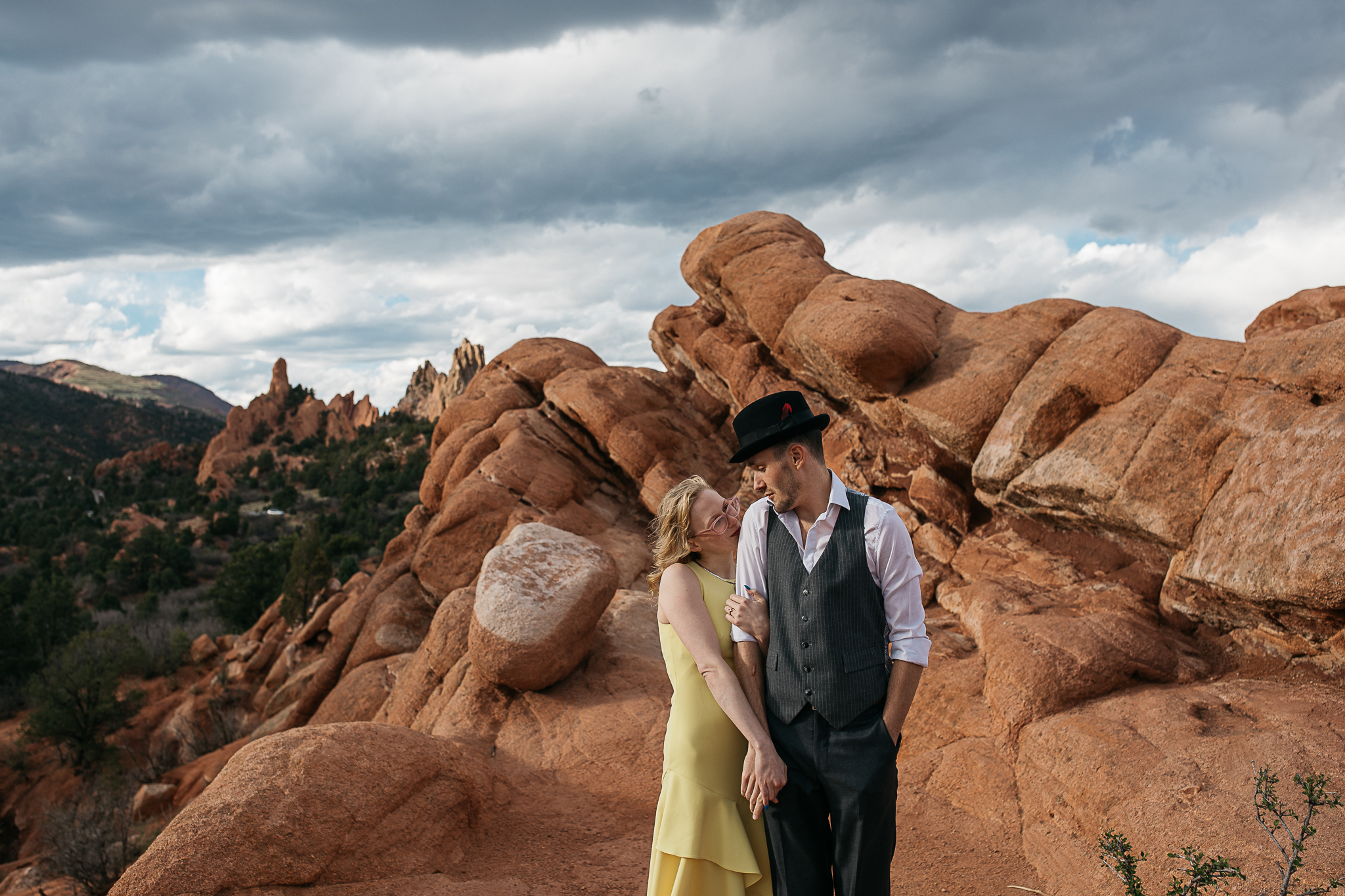 Elizabeth-and-Ryan-GardenoftheGods-Thewarmtharoundyou-49.jpg