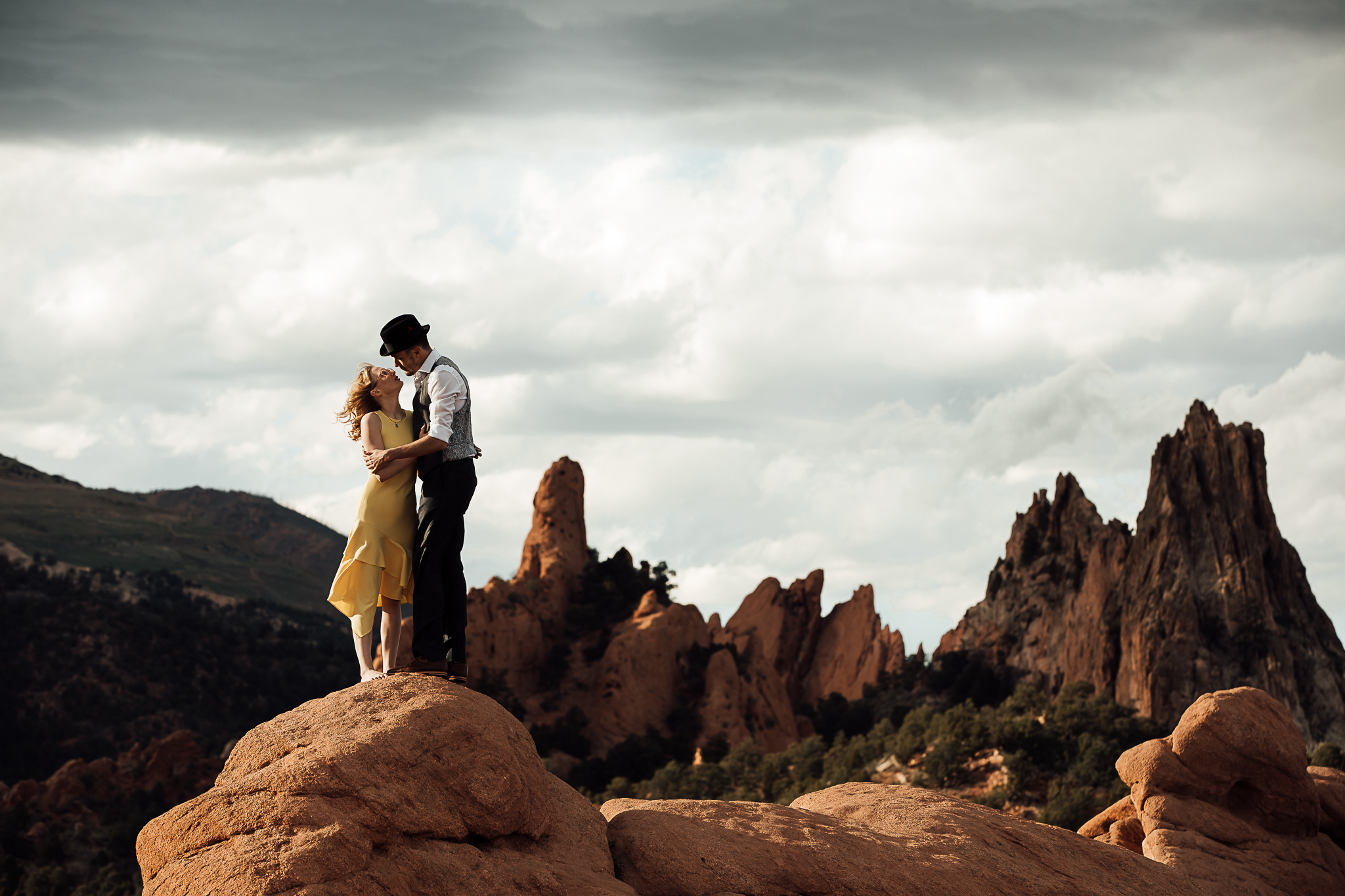 Elizabeth-and-Ryan-GardenoftheGods-Thewarmtharoundyou-52.jpg