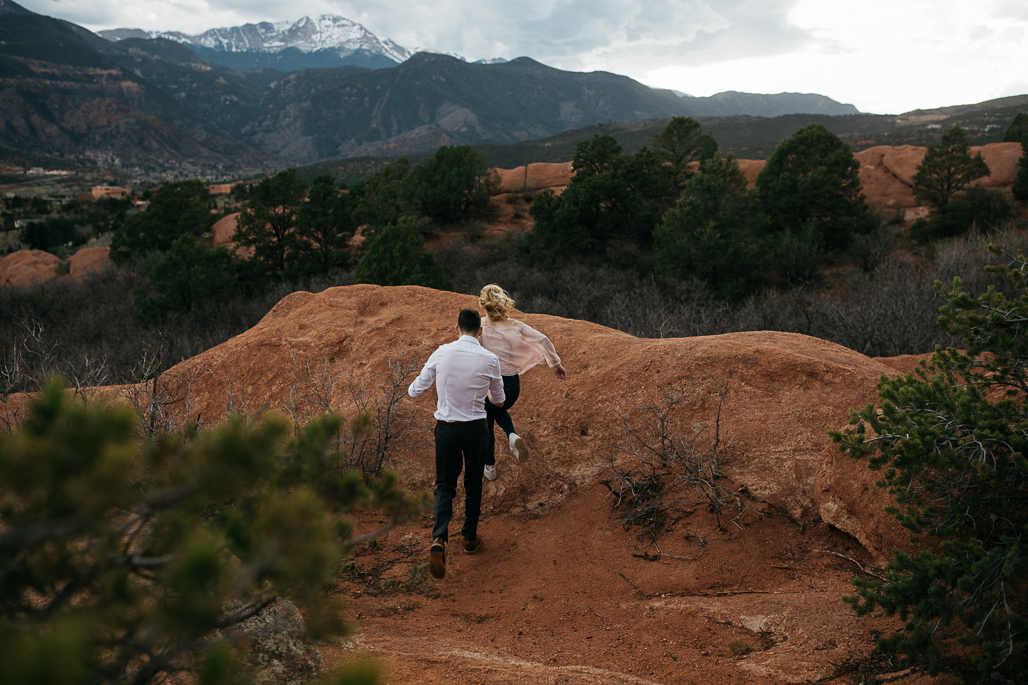 Elizabeth-and-Ryan-GardenoftheGods-Thewarmtharoundyou-89.jpg