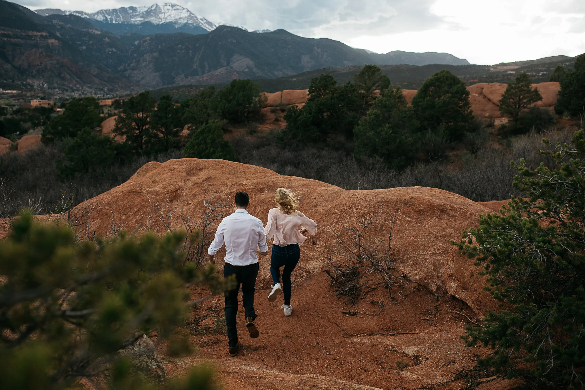 Elizabeth-and-Ryan-GardenoftheGods-Thewarmtharoundyou-88.jpg