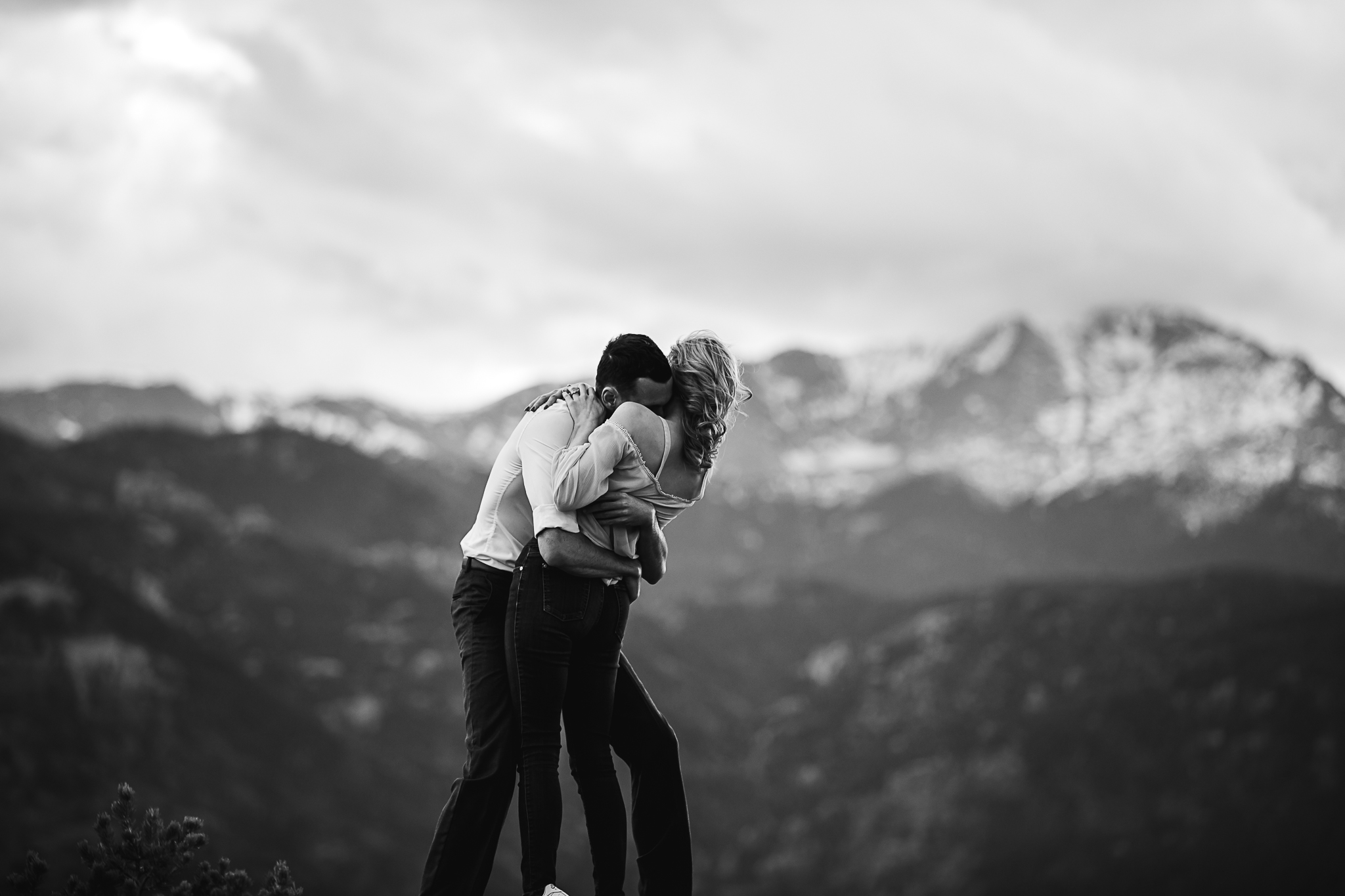 Elizabeth-and-Ryan-GardenoftheGods-Thewarmtharoundyou-97.jpg