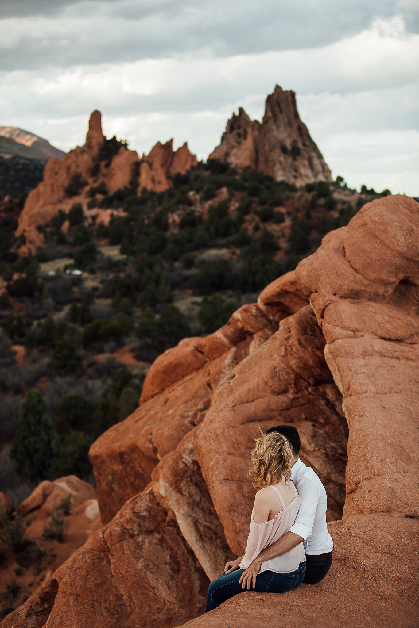 Elizabeth-and-Ryan-GardenoftheGods-Thewarmtharoundyou-104.jpg