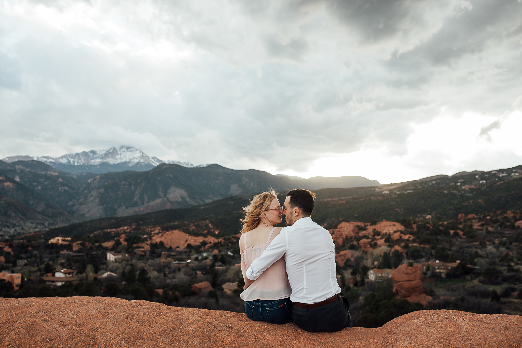 Elizabeth-and-Ryan-GardenoftheGods-Thewarmtharoundyou-107.jpg