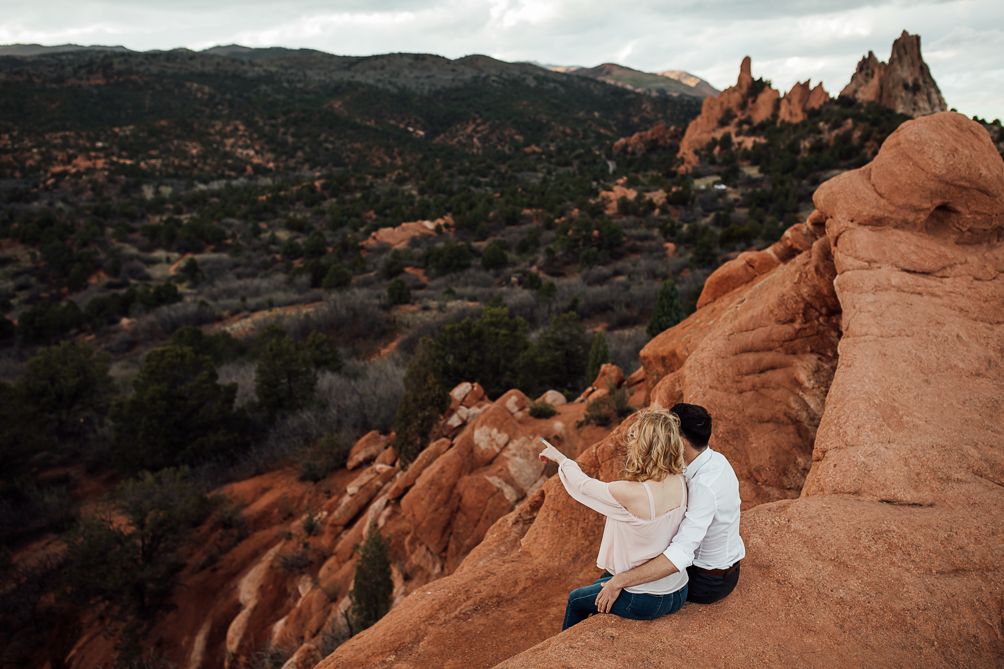 Elizabeth-and-Ryan-GardenoftheGods-Thewarmtharoundyou-109.jpg