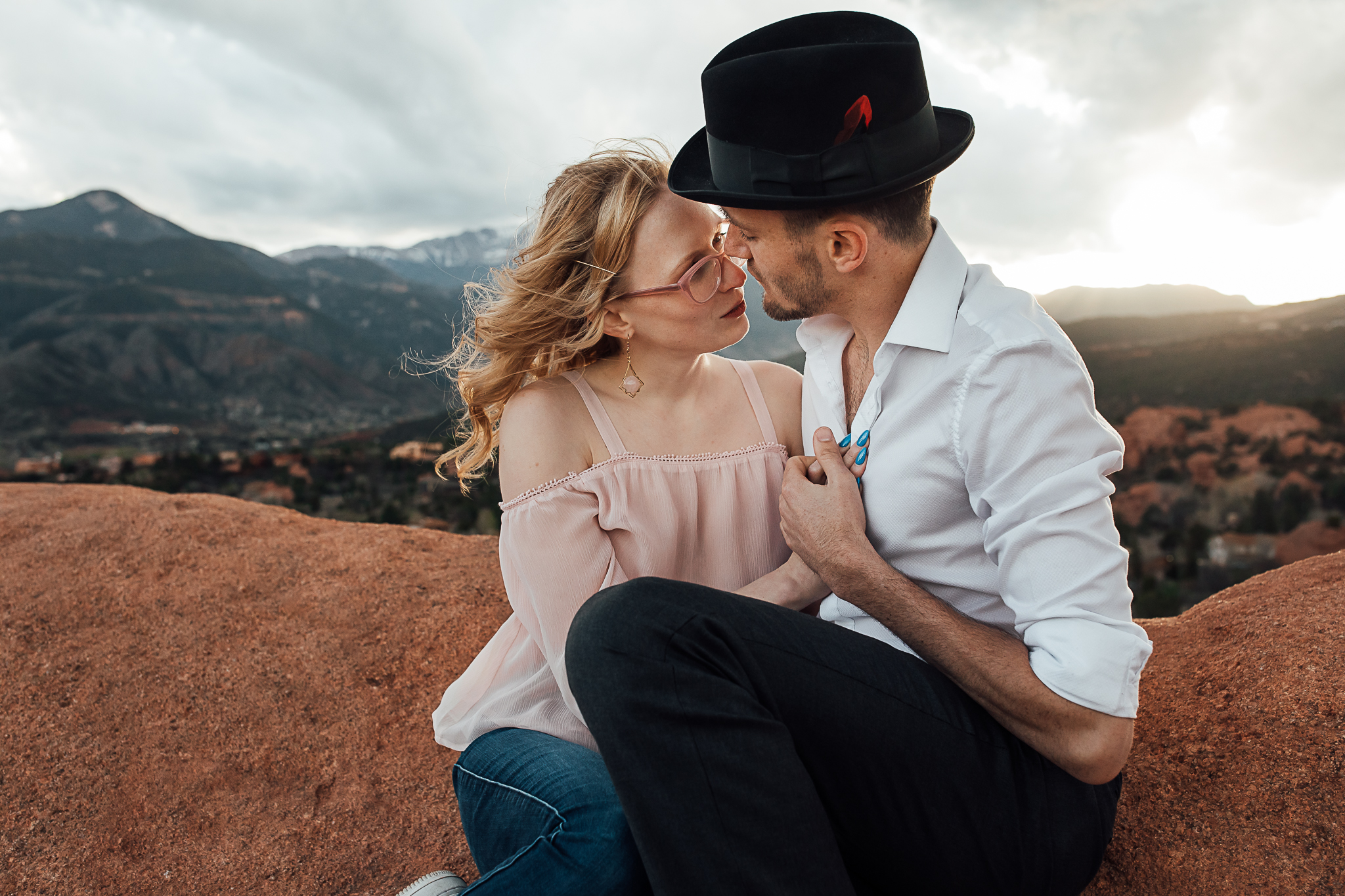 Elizabeth-and-Ryan-GardenoftheGods-Thewarmtharoundyou-133.jpg