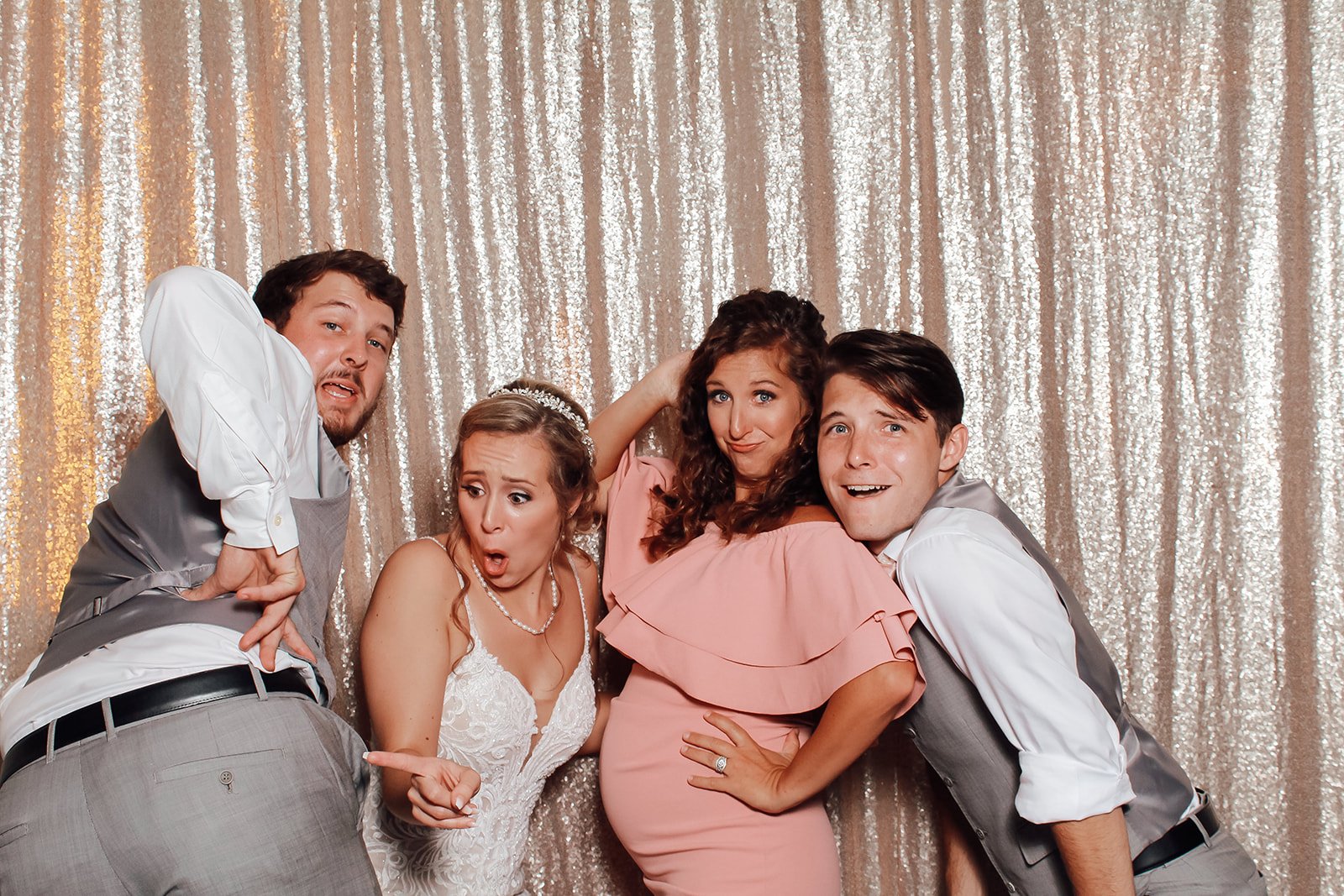 far-out-photobooths-hannah-david-86.jpg