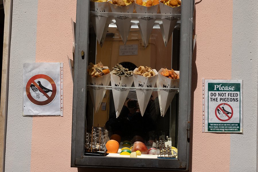  Seafood in paper cones, Cinque Terre, Italy - 106903_IT 
