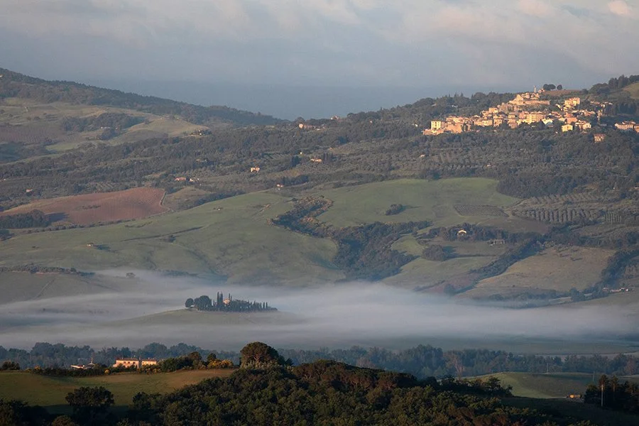  Fog in valley, Val D'Orica, Tuscany, Italy - 117267_IT 