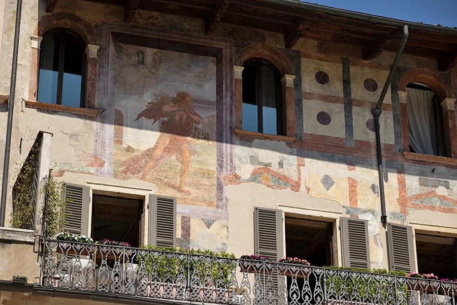  Case Mazzanti, Verona’s Piazza delle Erbe, Italy - 131457_IT 
