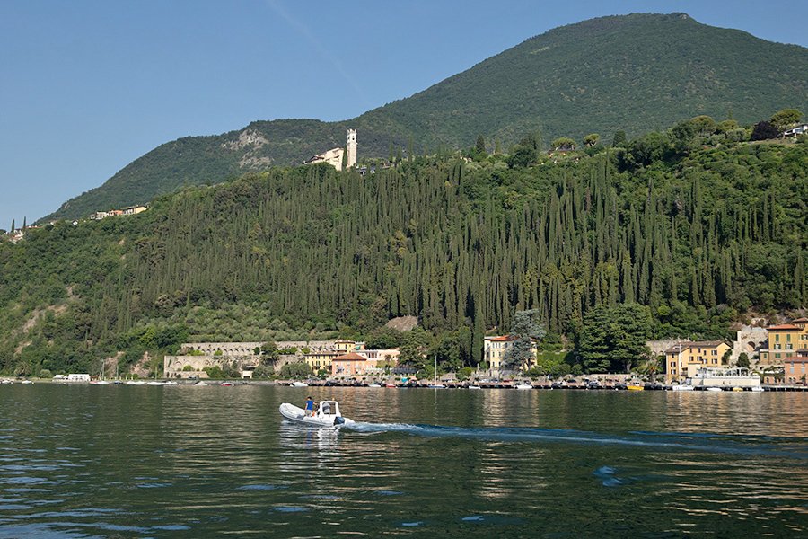  Coastline of Lake Garda, Italy - 135166_IT 