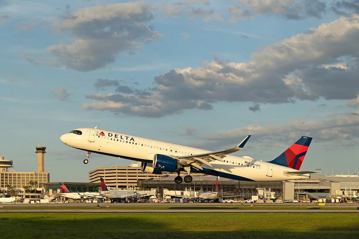  Delta aircraft on runway   12503_TPA626  