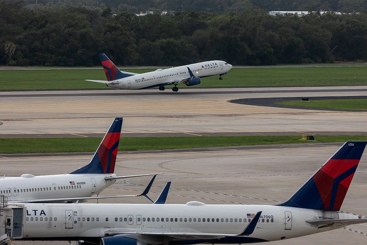  Delta Airlines Activity.  34998_TPA726 