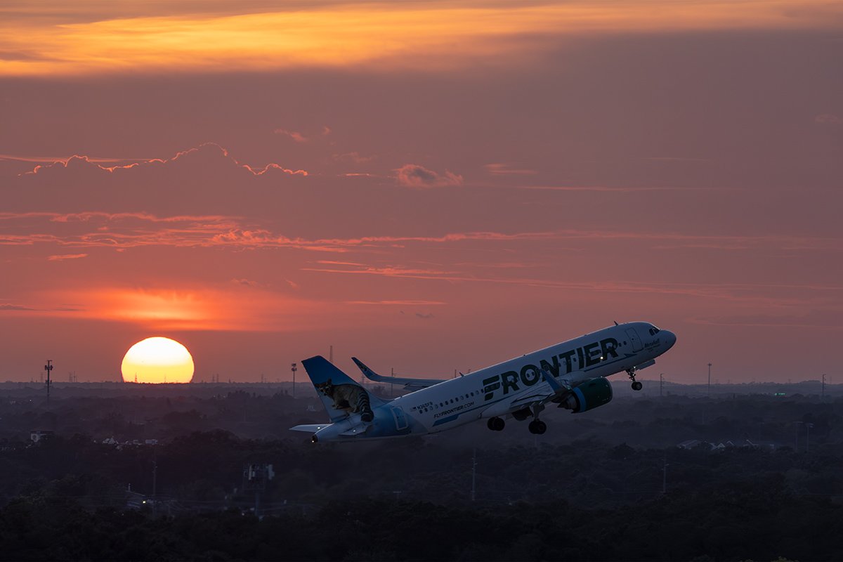  Takeoff into Sunset. 37346_TPA726 