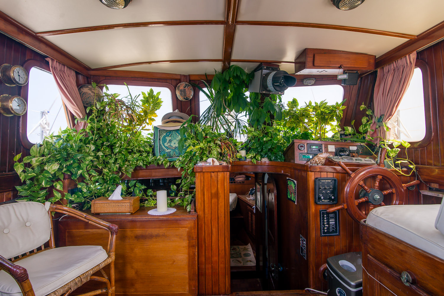 Main-Saloon-Bluesky-005.jpg