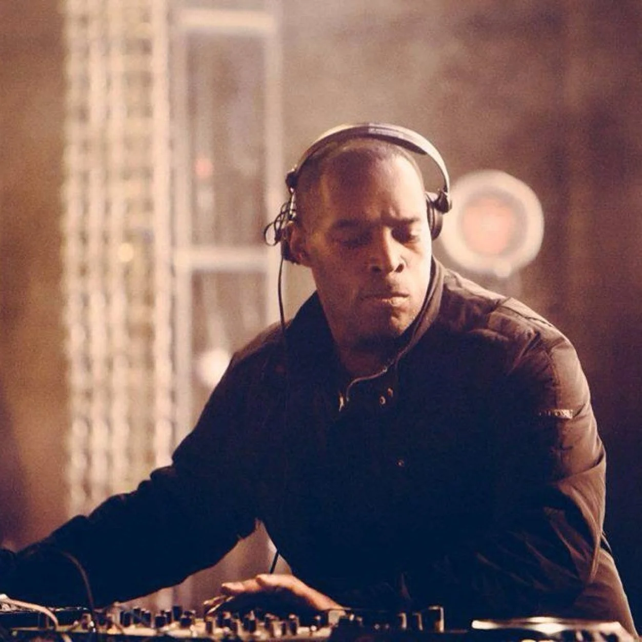 On 14 April another Detroit legend comes to Memory Box - Kevin Saunderson - who I’ve wanted to get into the Memory Box since I started planning the parties over five years ago, so this is a big milestone for me. Kevin has recorded under some legendary alias's such as E Dancer, Reese, Tronikhouse and his band Inner City There was a whole slew of releases in 2017 on his excellent KMS label including his big collaboration with Kink "Idyllic" and Kevin continues to push his sound through his show on Rinse FM and his heavy worldwide dj touring schedule as well as curating his ORIGINS showcase at Detroit’s flagship Movement festival. Robin Ball xx