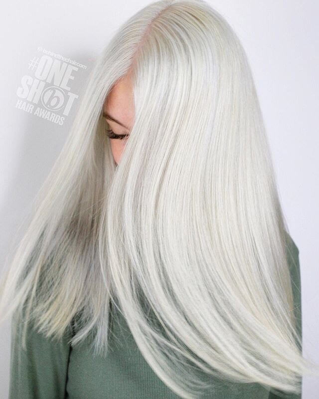 Throwback to this platinum beauty! ✨🌟✨How many of you are desperate to get back in the salon rn? 😝I know I am 100p ready to get my hands into some hair and back to work. If you have any questions about hair care or need a product recommendation hit