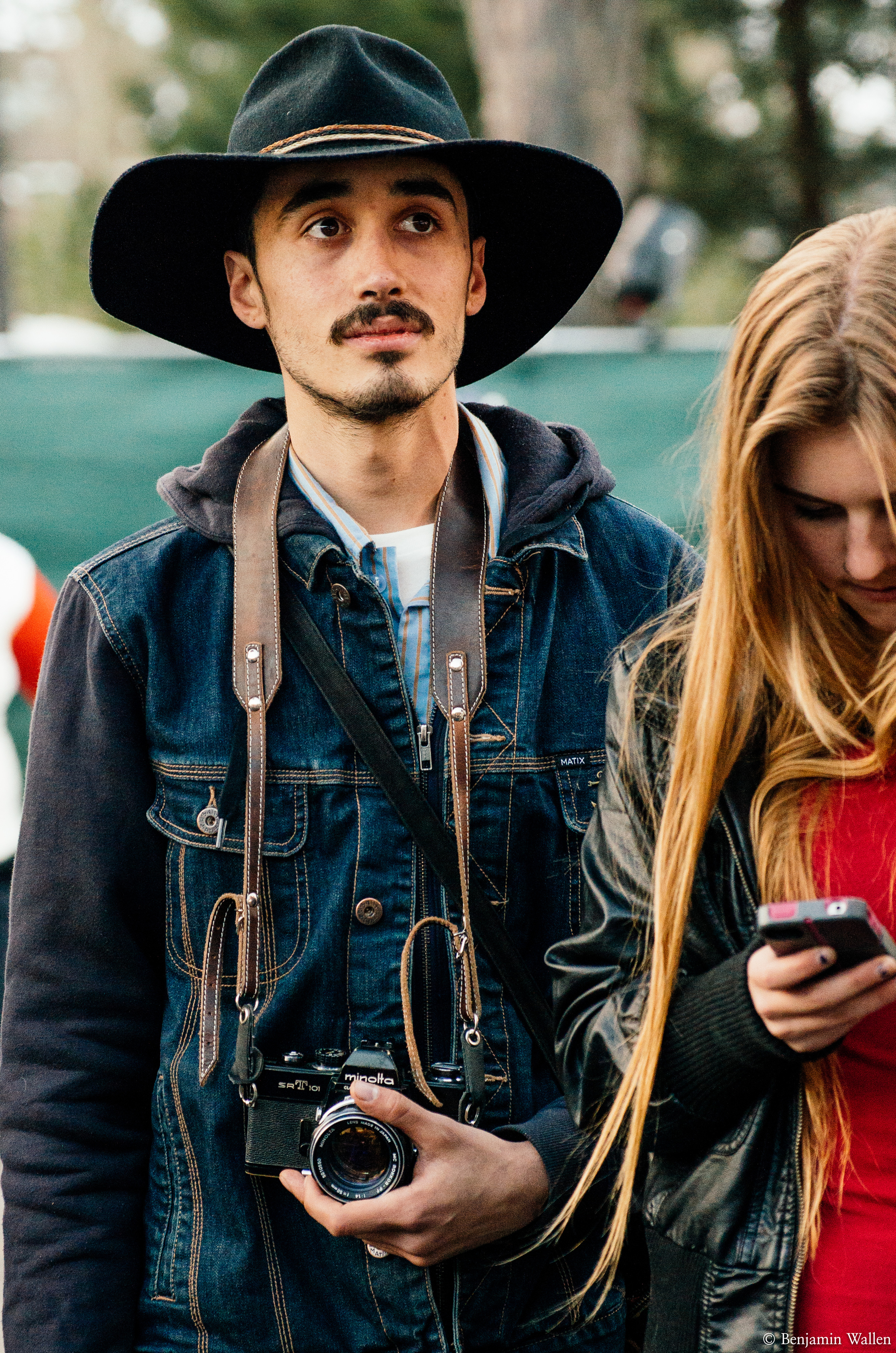  Jealous of this dudes hat and camera. 