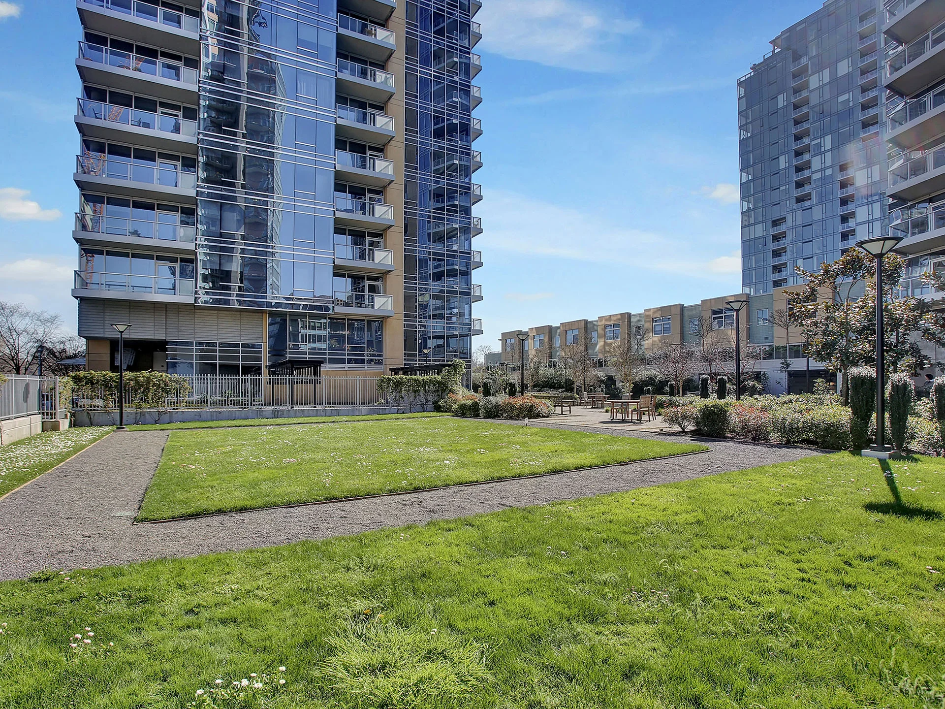 3570 SW River Pkwy - Portland - The Meriwether - 018.jpg