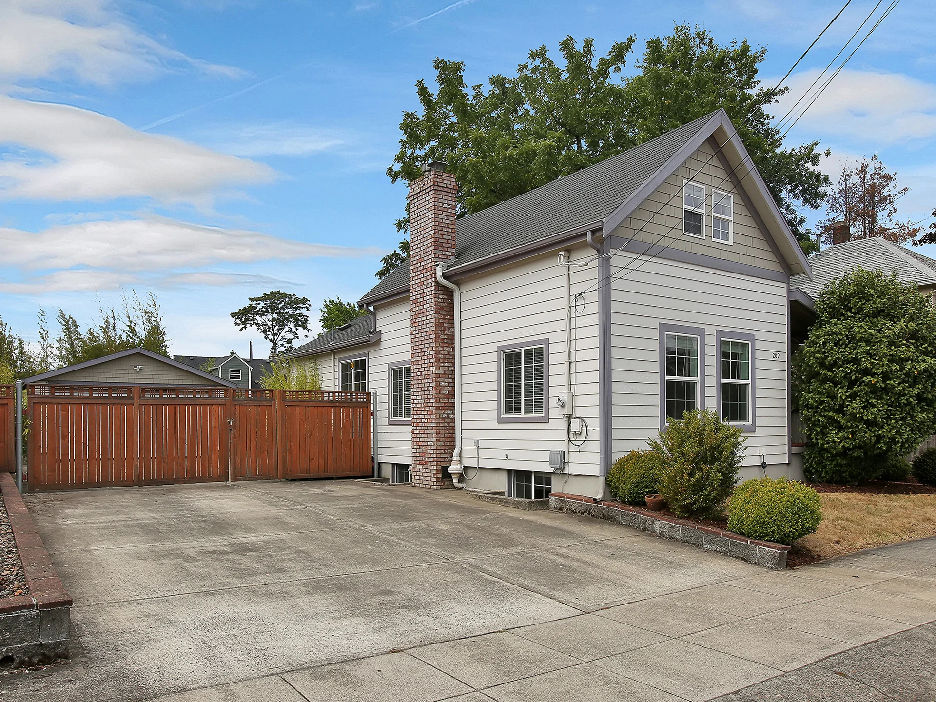 209 NE 74th Ave - Portland - 03.jpg