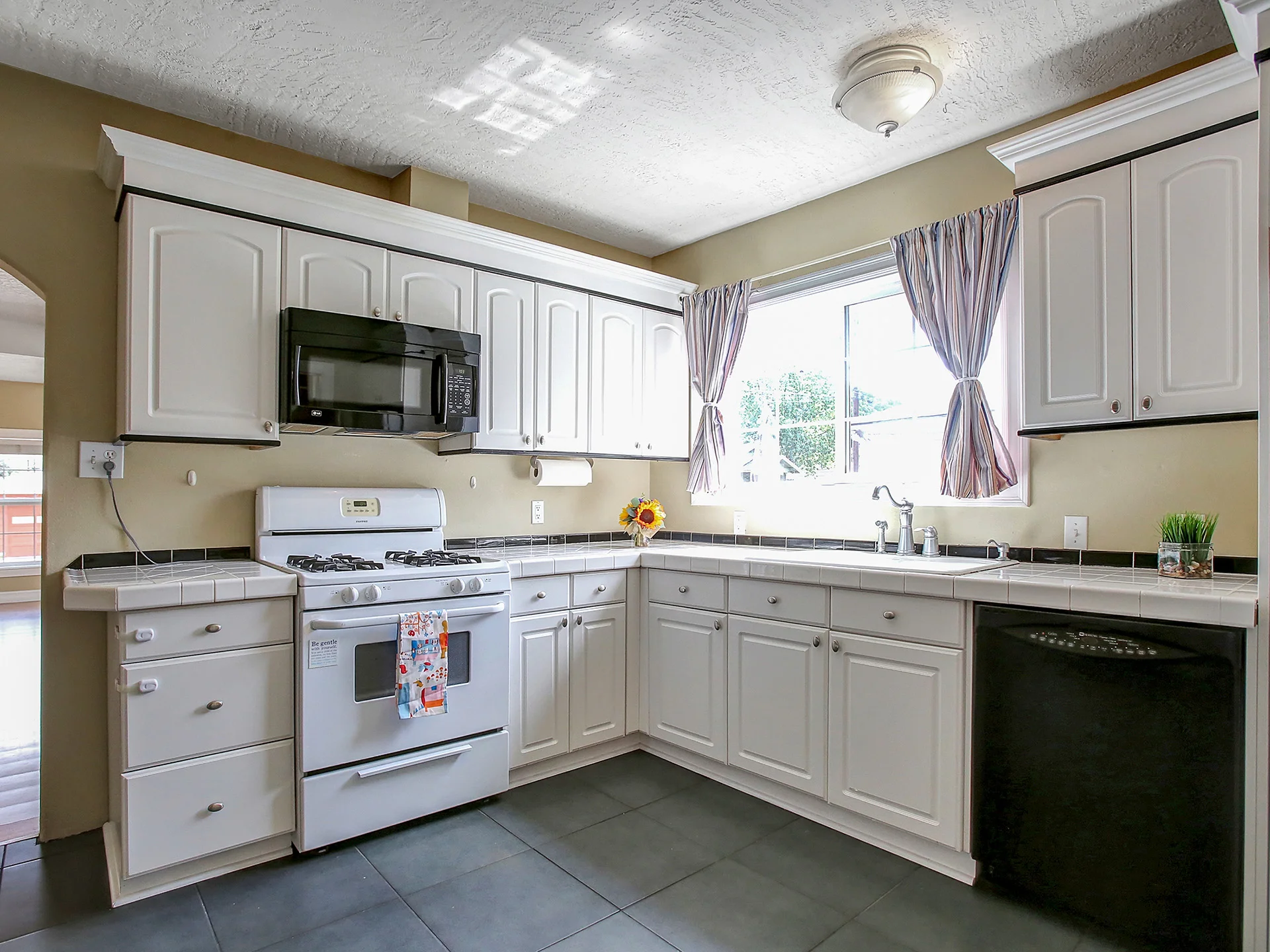 209 NE 74th Ave - Portland - 14.jpg