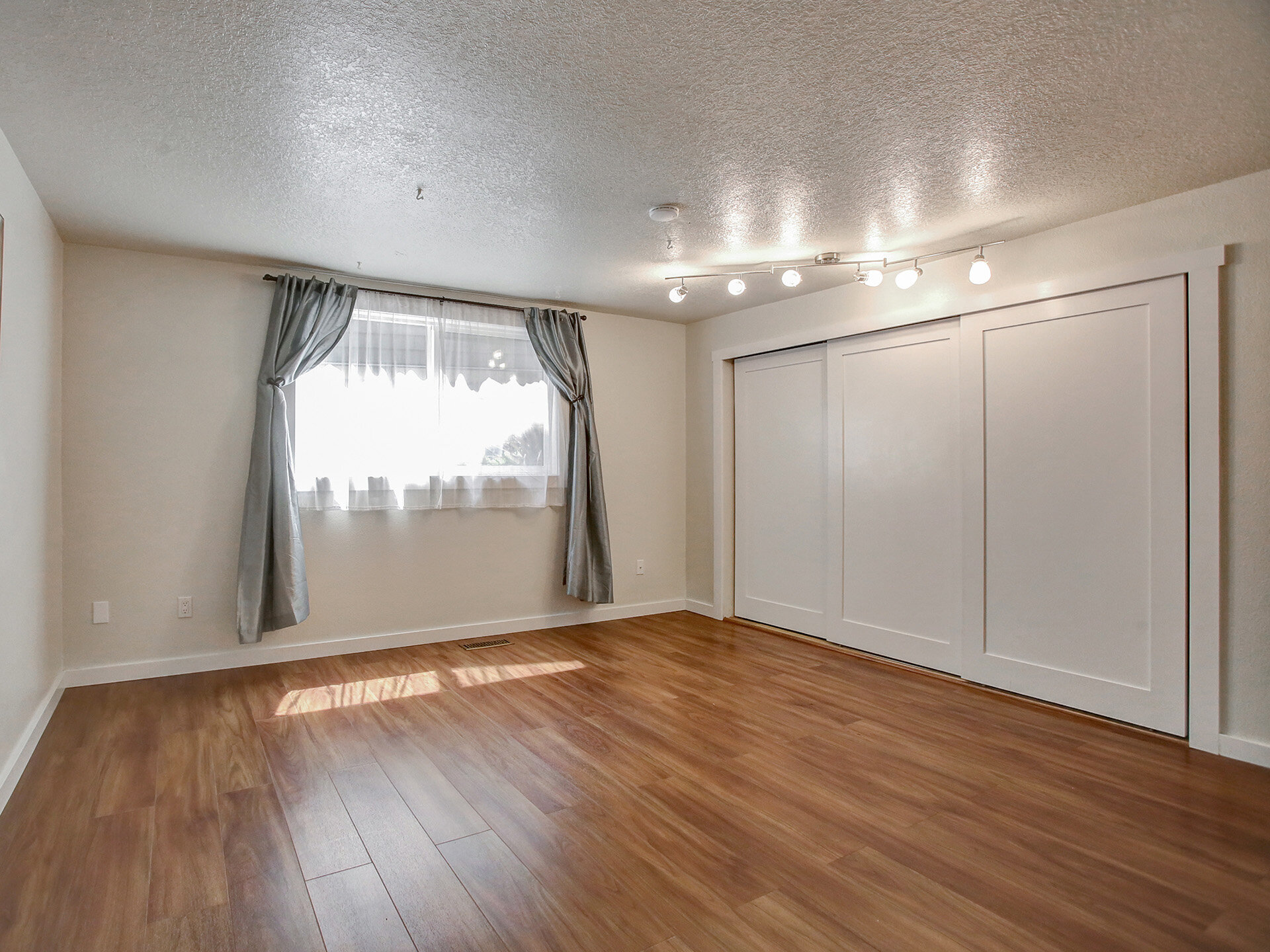 5630 S Riverside Ln - Unit 7 - Portland - 28.jpg