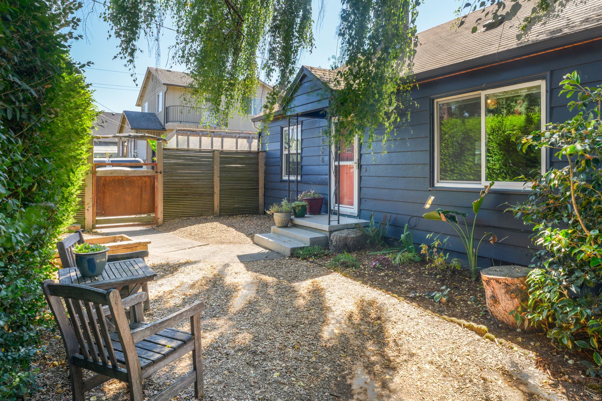 4-web-or-mls-5525 NE 45th Ave-4.jpg