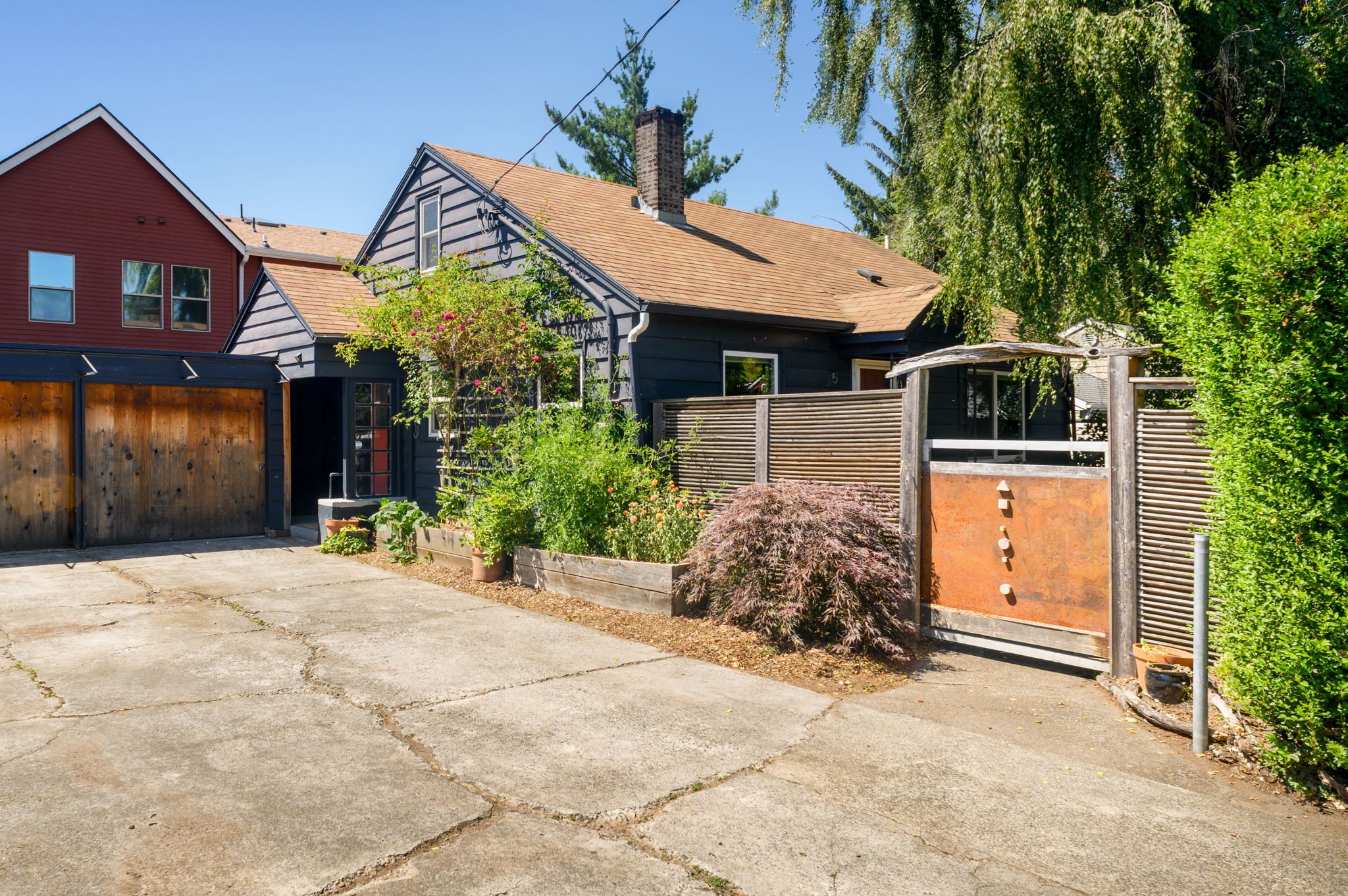 1-web-or-mls-5525 NE 45th Ave-1.jpg