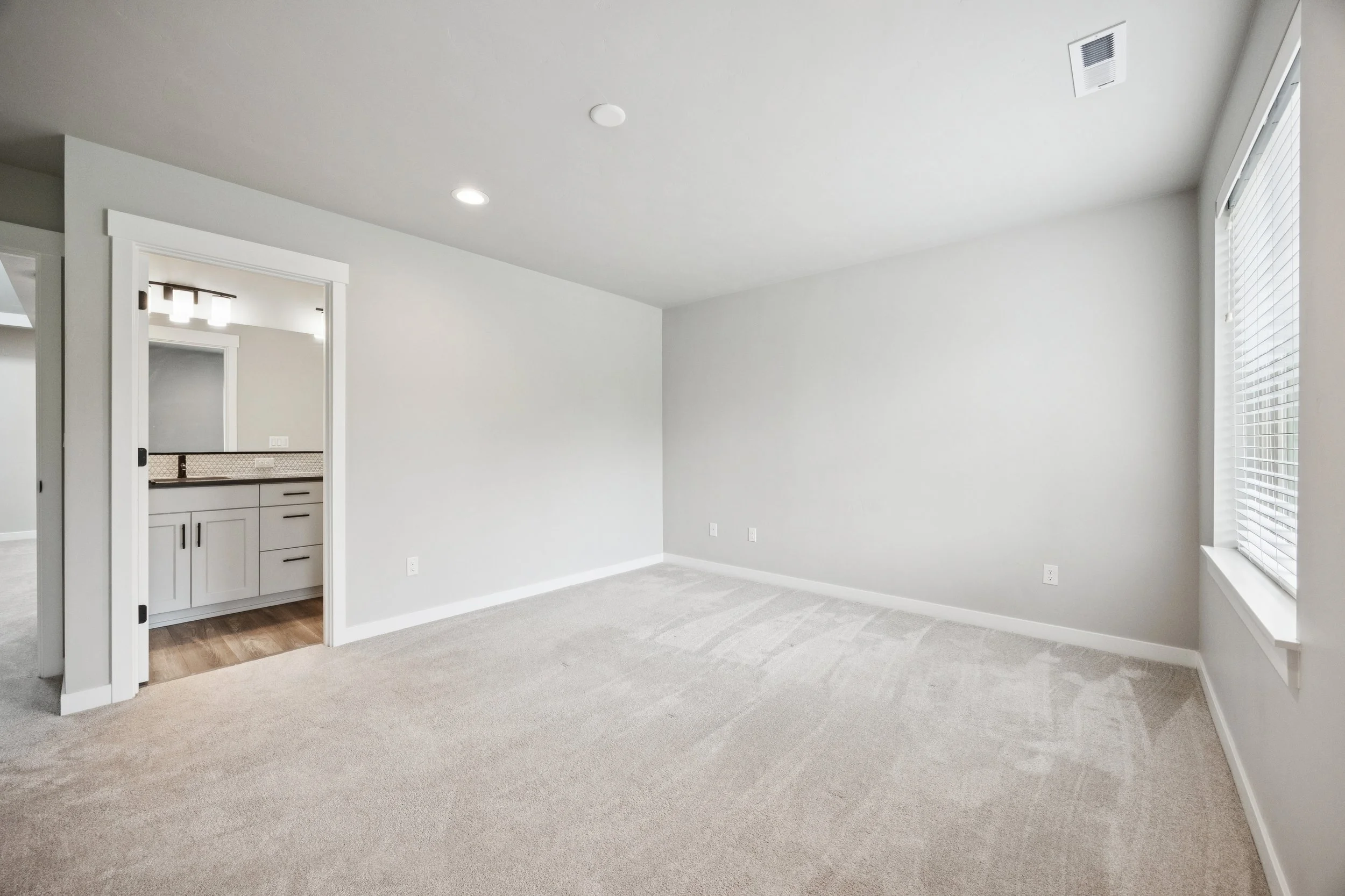 28-SE Vermont St #298, Hillsboro - 20260515 - 131.jpg