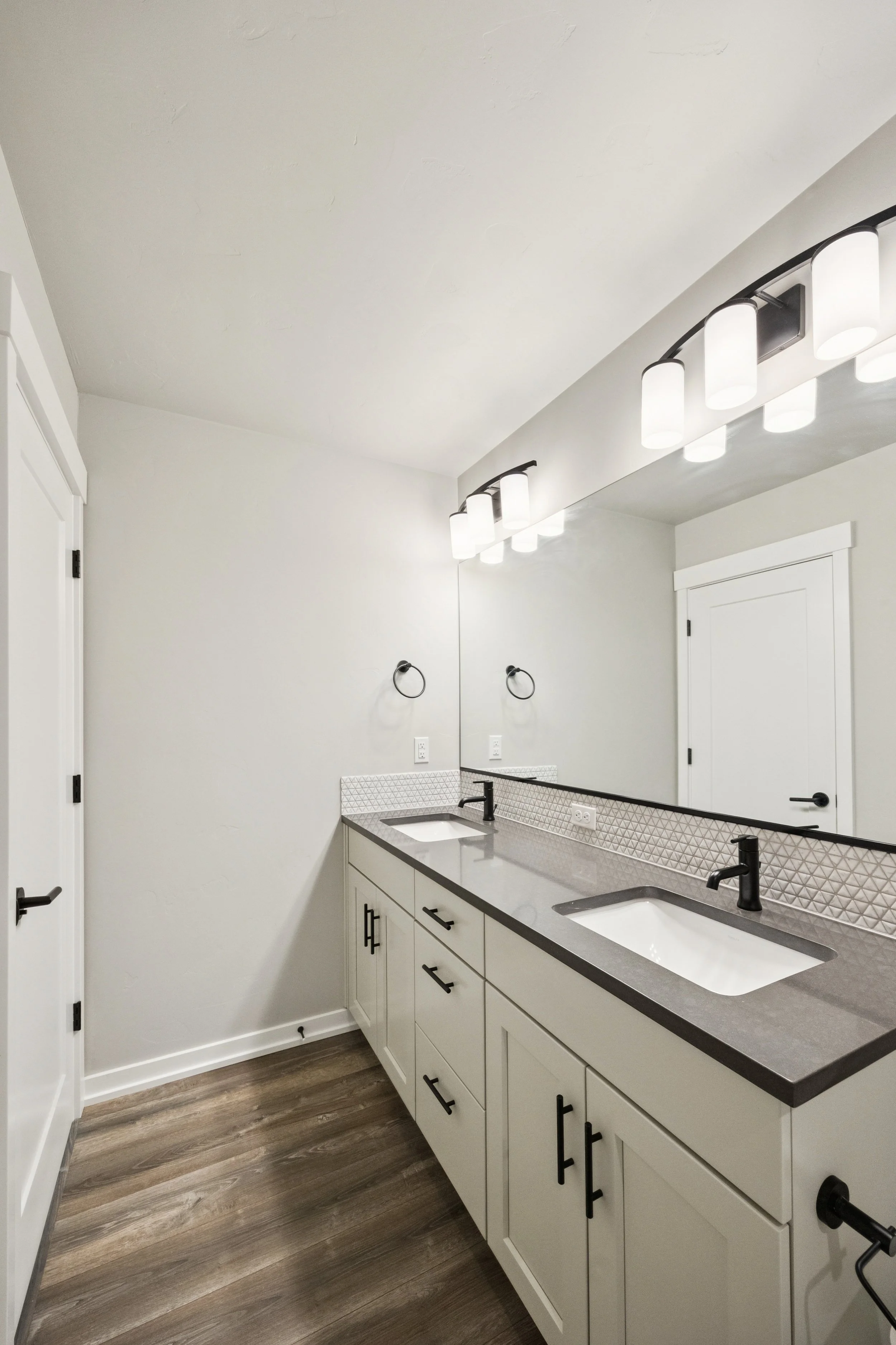 30-SE Vermont St #298, Hillsboro - 20260515 - 141.jpg