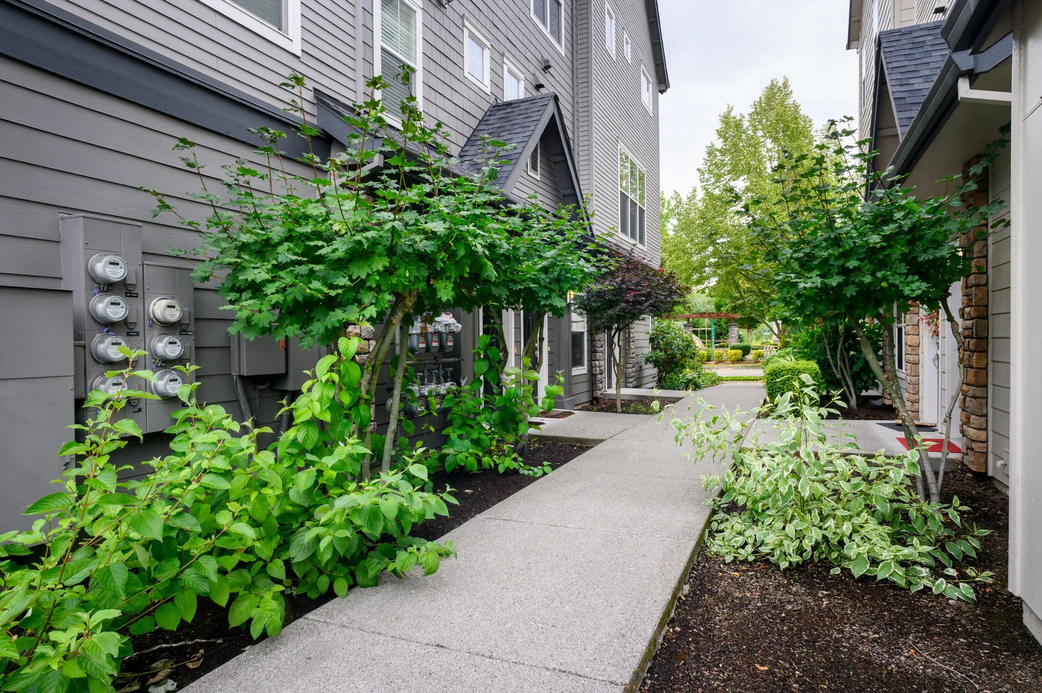 2-web-or-mls-10651 NE Red Wing Way #102-2.jpg