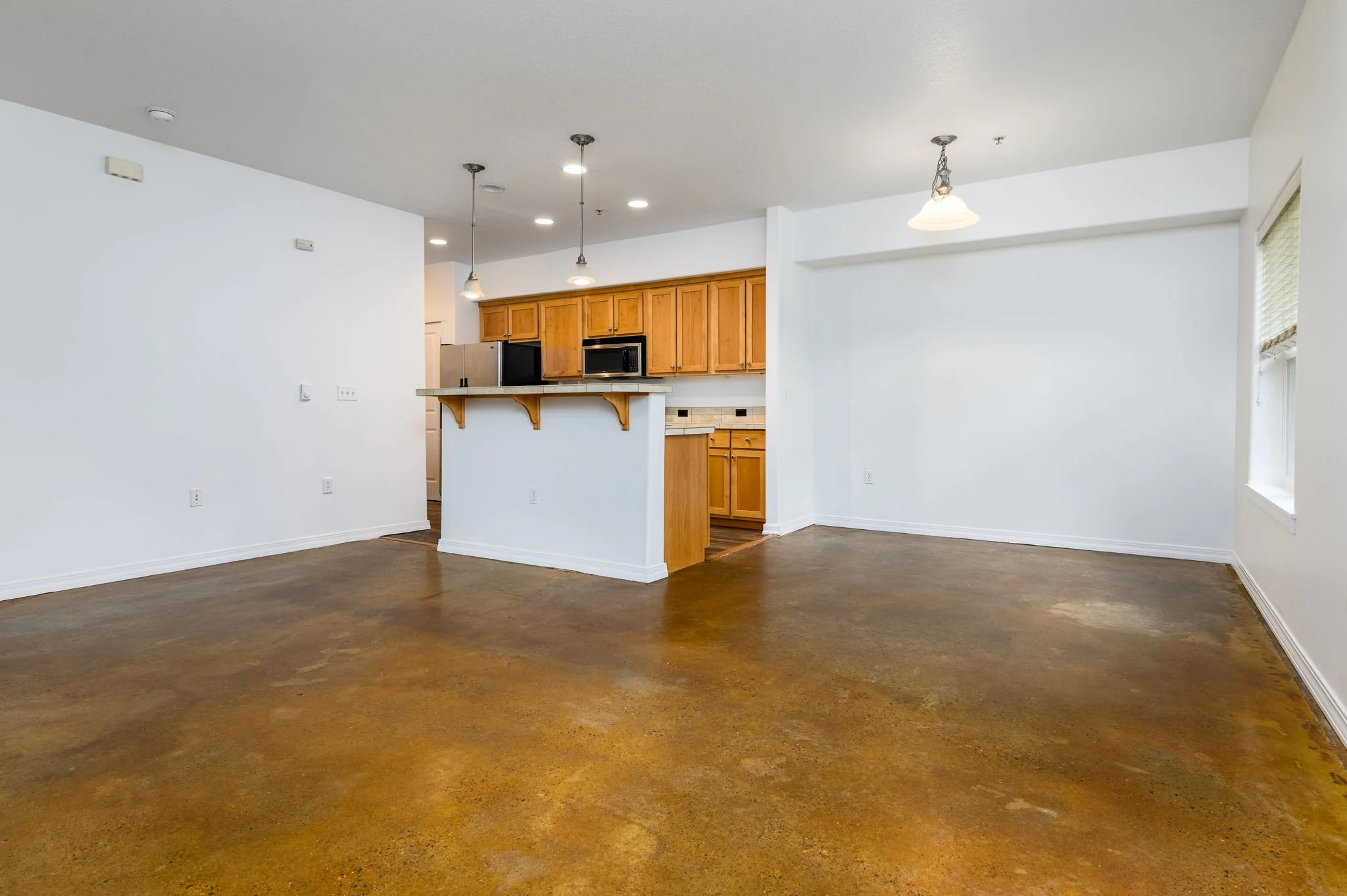 5-web-or-mls-10651 NE Red Wing Way #102-5.jpg