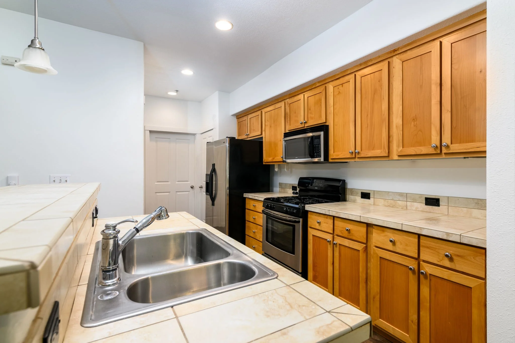 8-web-or-mls-10651 NE Red Wing Way #102-8.jpg