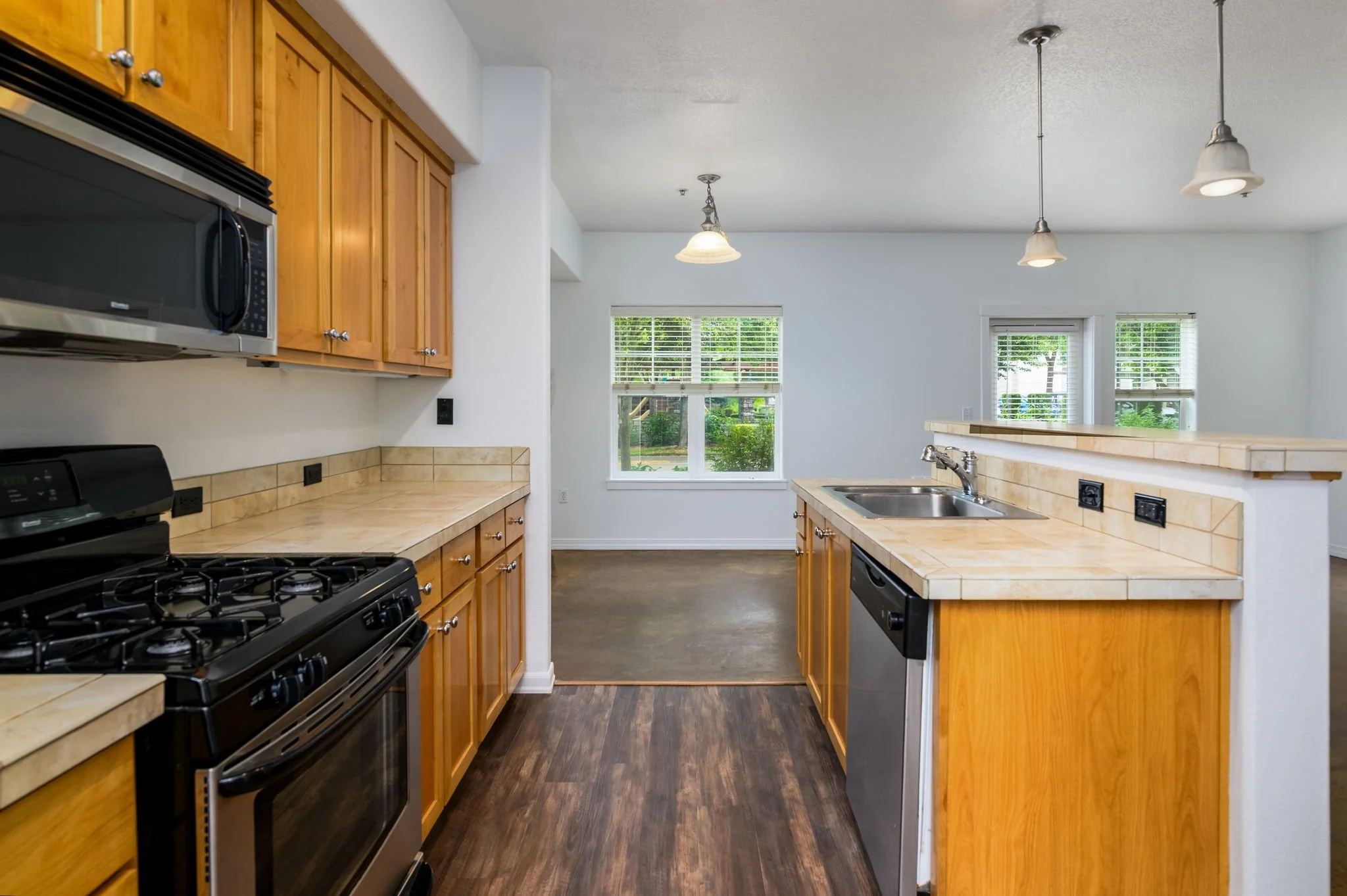 11-web-or-mls-10651 NE Red Wing Way #102-11.jpg