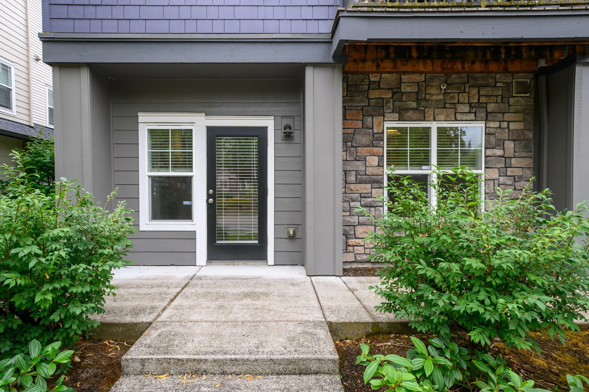 17-web-or-mls-10651 NE Red Wing Way #102-17.jpg