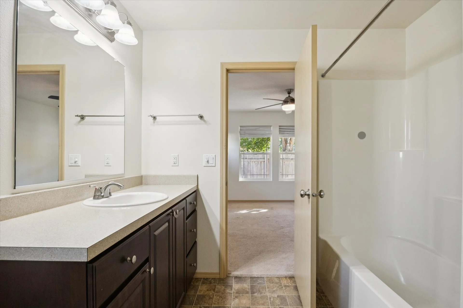 23-SE 76th Ave, Portland - 20261012 - 111.jpg