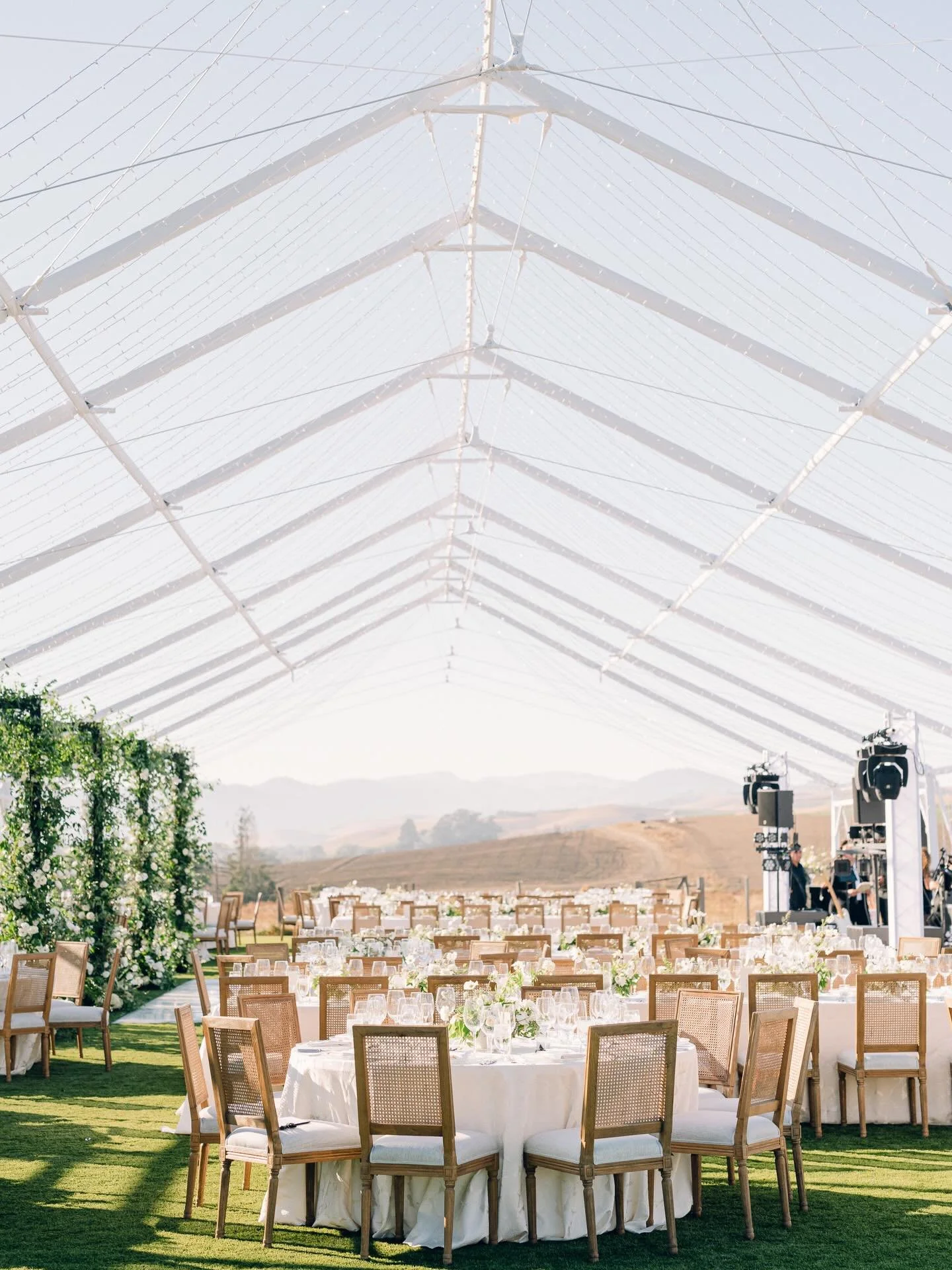 Hilltop at Carneros Resort a few years ago! Celebrating Cali and Justin was simply stunning and so much fun. Cheers to the best memories that will last a lifetime! 
.
.
.
Venue @carnerosresort 
Photos @caitlinoreillyphotography 
Drone @caitlinoreilly