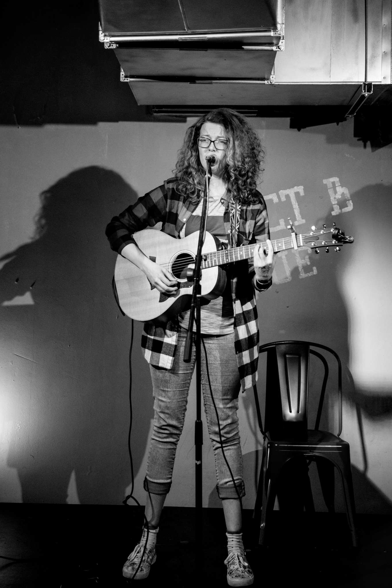 London Open Mic Night Chloe Ray Long Island Photographer-58.jpg