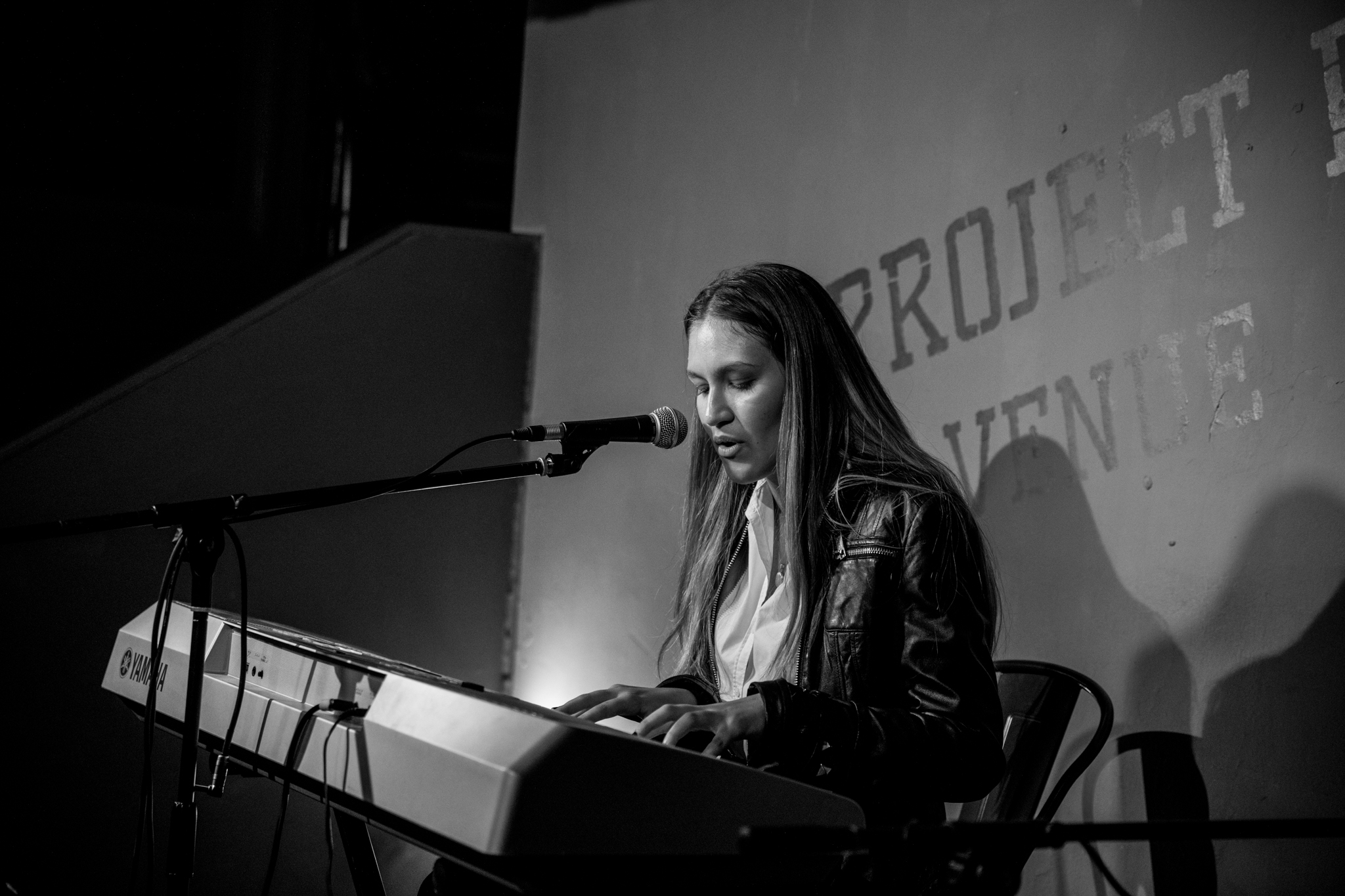 London Open Mic Night Chloe Ray Long Island Photographer-67.jpg