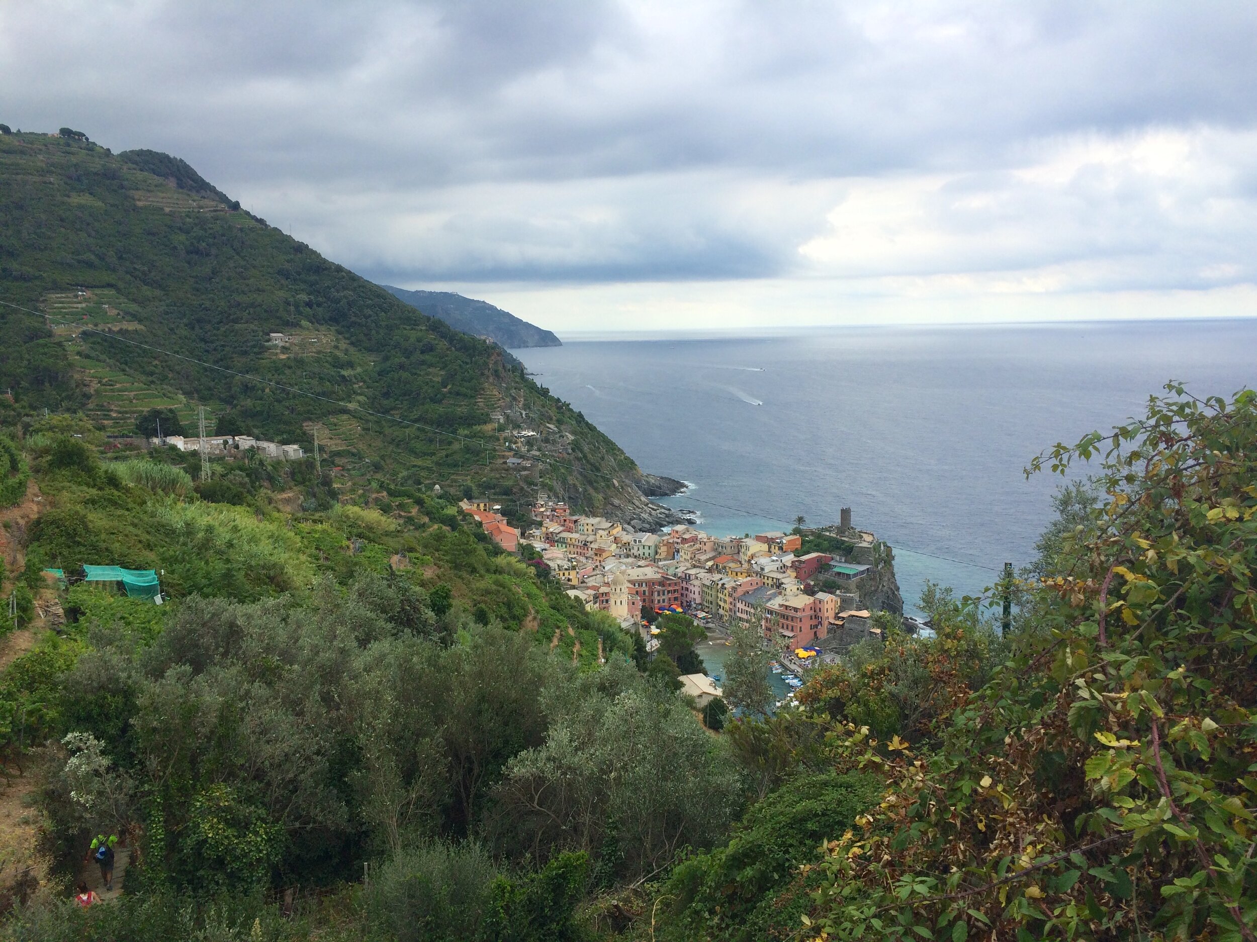  Glimpse of Vernazza on the hike from Monterosso 