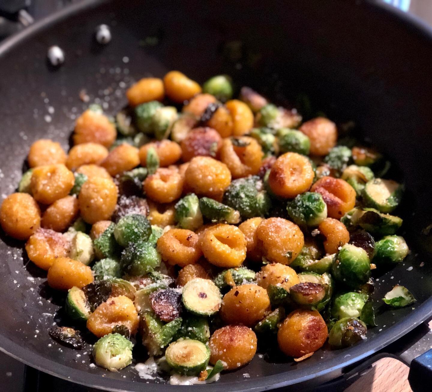 Gnocchi with Brussels Sprouts.

Buttery, cheesy, a hint of spice, a hint of sweet, a burst of lemon. Easy and elegant.

Thanks to @nytcooking for the original recipe, this one is a keeper!

Find my adapted version up now on #jennyblogs by clicking on