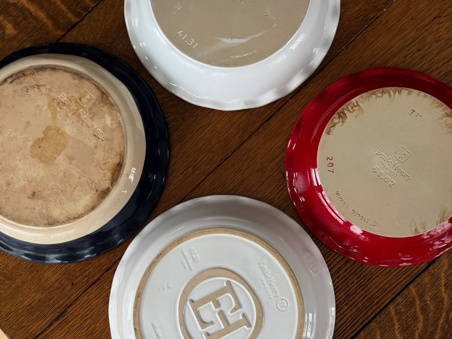 What Size is a Standard Pie Dish? 

Pie pans are not standardized, which can lead to different pie recipes turning out very differently depending on which brand of pie dish you use, and which brand pie dish the recipe creator tested their pie in.

It