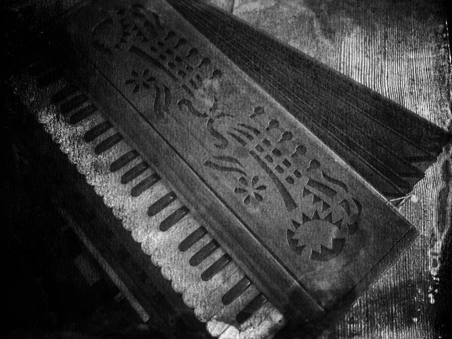 harmonium.bw.DARK.IMG_4737.BW.jpg