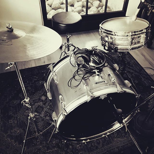 #drumlife #recording #electrovoice on the snare #vintagemic #drumrecording #groovetubes #slingerland #1970svintage