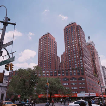 UNION SQUARE ZECKENDORF TOWERS Hirschfeld and Zeckendorf developed this building as equal partners. 1,000,000 SF Mixed Use Towers