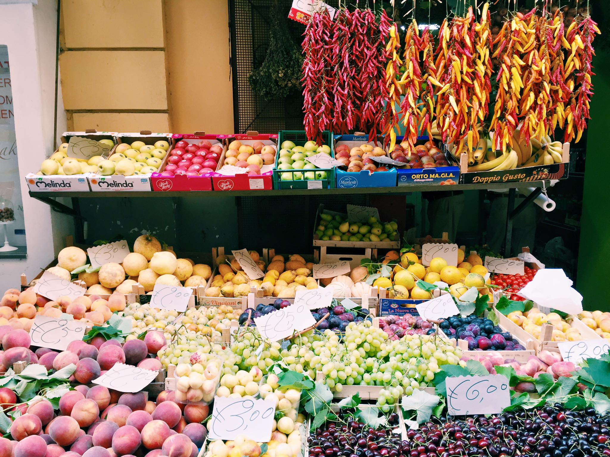 Produce stand in Sorrento