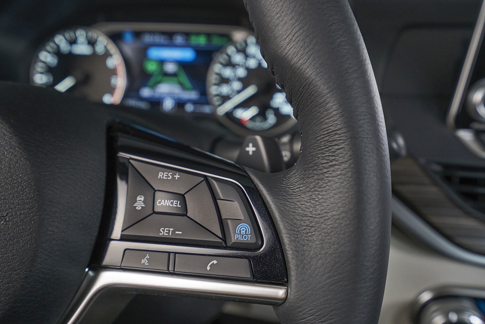  Nissan  steering wheel detail 