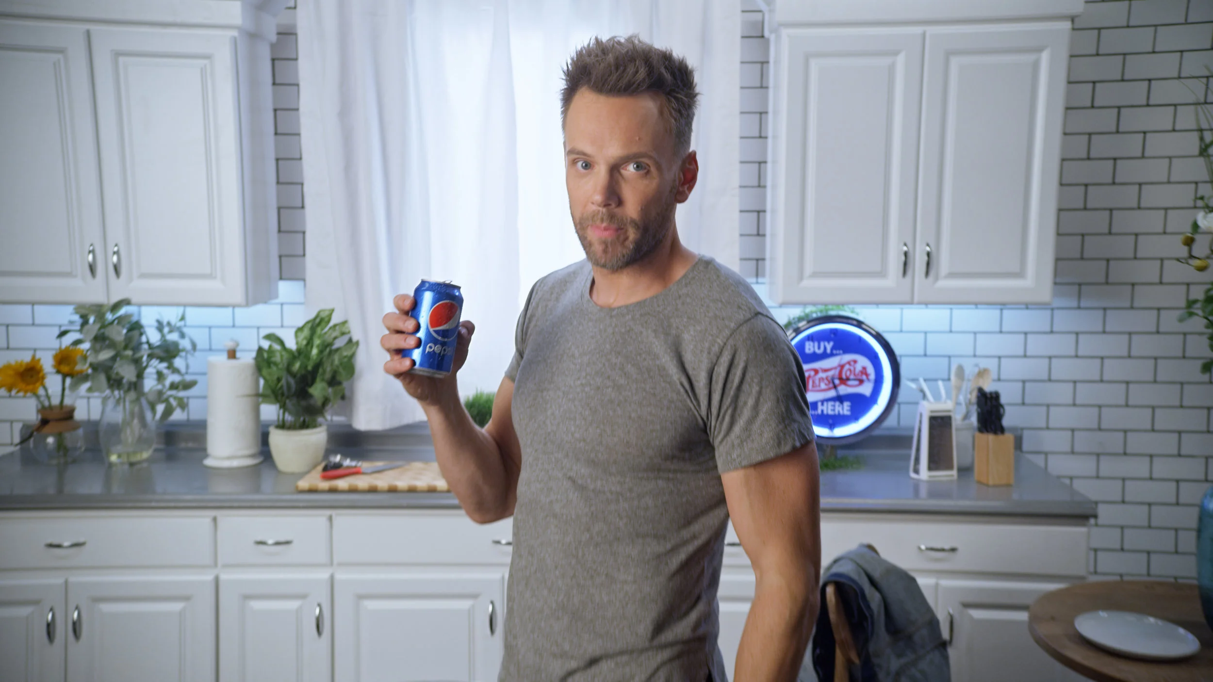 Joel McHale 16x9 A.jpg