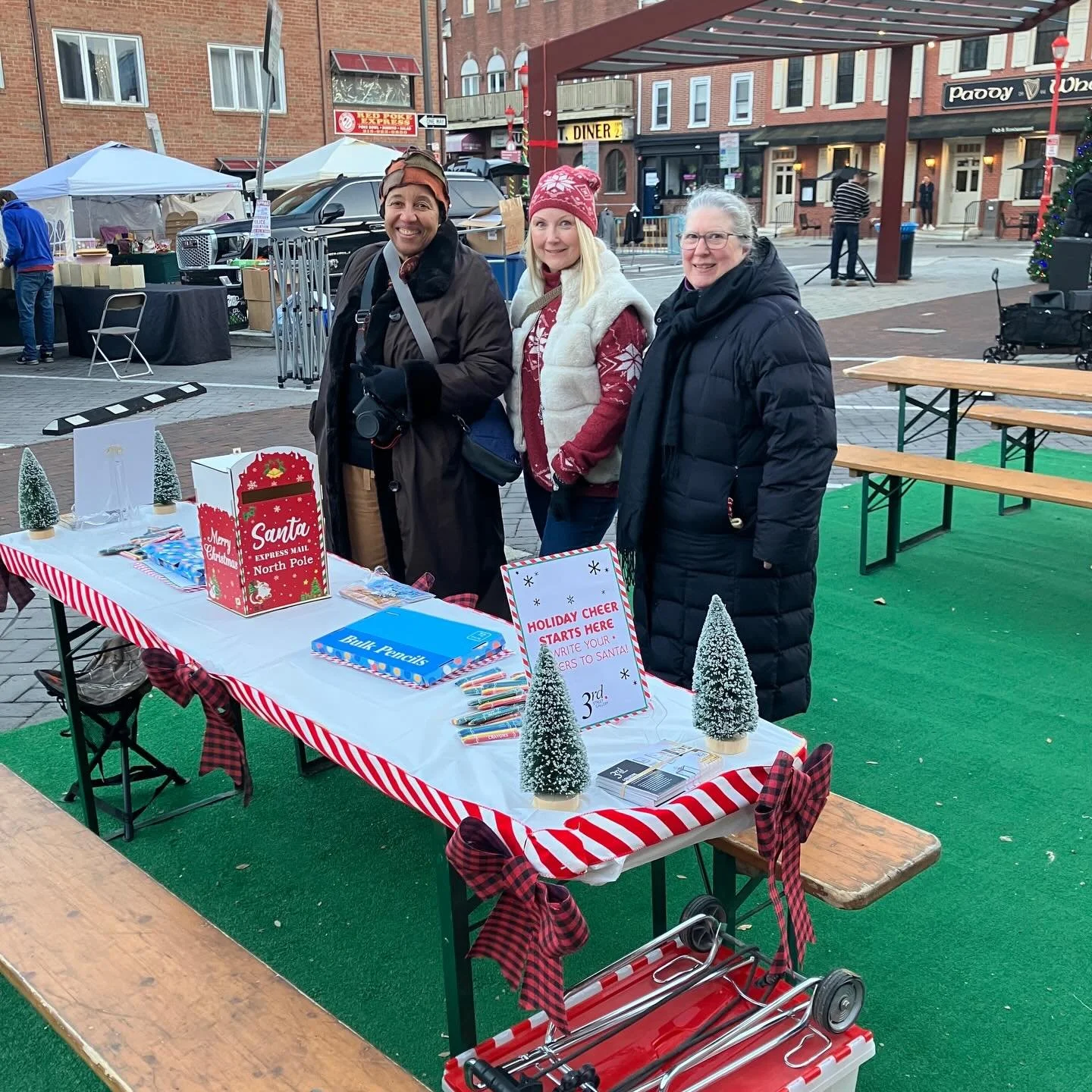 Letters to Santa! @southstreetphilly #shopsouthstreet @qvnaorg