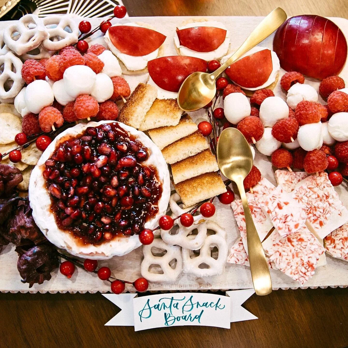 Two VERY festive snack boards for your Christmas spread this week! Santa Snack Board &amp; Frosty&rsquo;s Snack Board - whether you make one or both, they&rsquo;re sure to be a big, adorable hit! ➡️ for recipes/assembly!

#cooktalesrecipes #cooktales