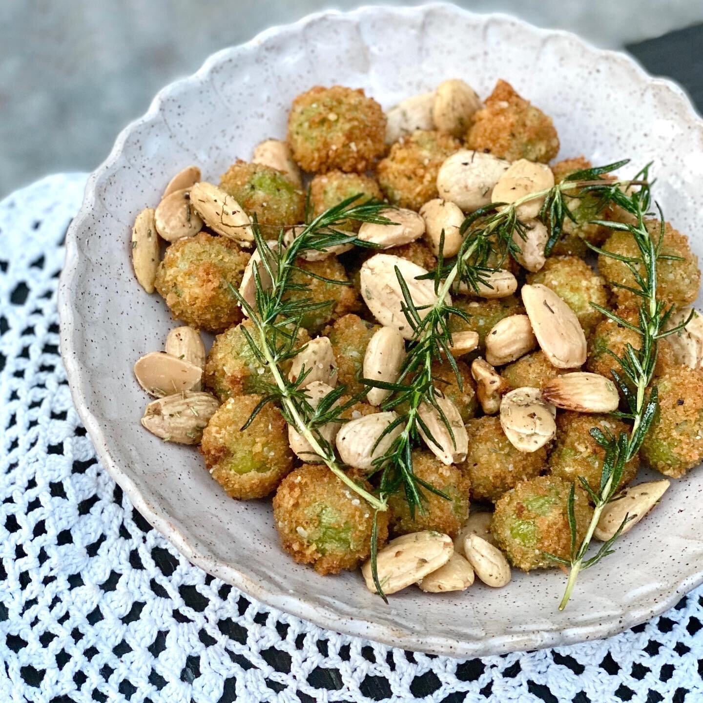 Olive Fritte with Fancy Almonds &bull; a MUST make appetizer for the holidays! It&rsquo;s so pretty and the fried rosemary adds a special little holiday touch! There&rsquo;s a restaurant in Orlando&rsquo;s Disney Springs we used to frequent and every